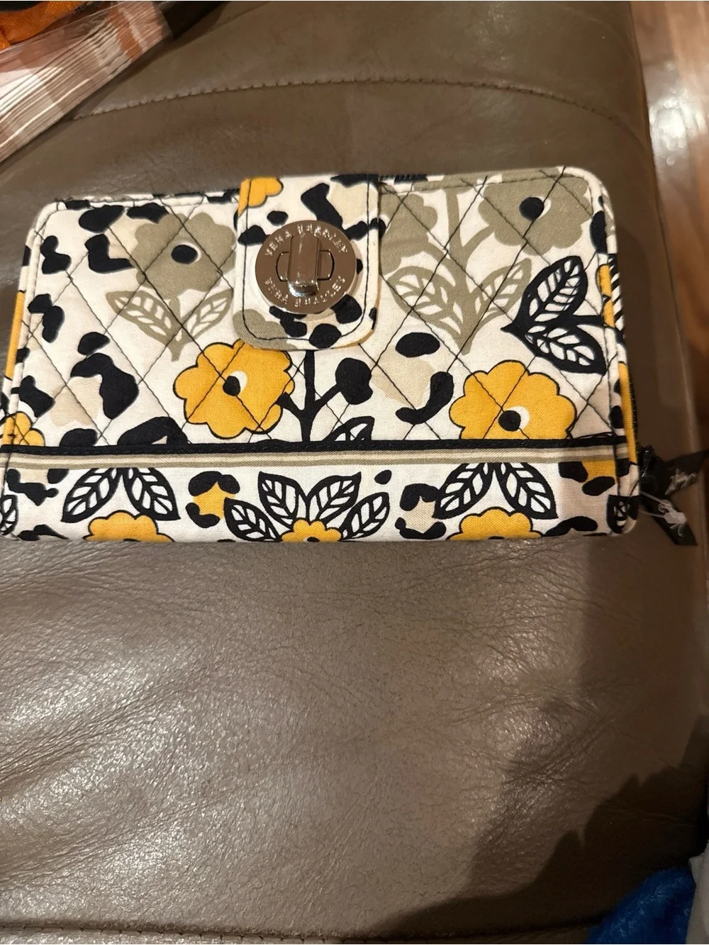 Vera Bradley All the pretty Wildflowers Turnlock Zip-around Wallet NWT